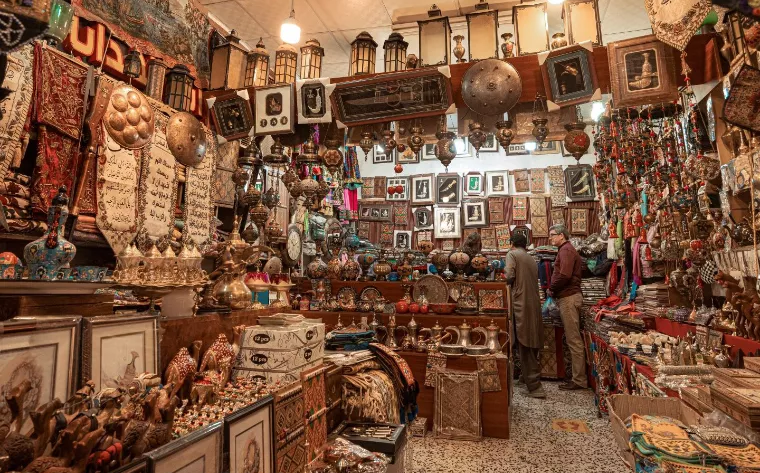 A Guide to Find Unique Souvenirs to Buy in Saudi Arabia