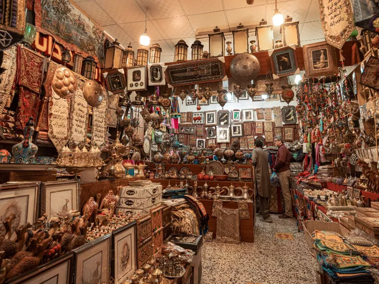 A Guide to Find Unique Souvenirs to Buy in Saudi Arabia