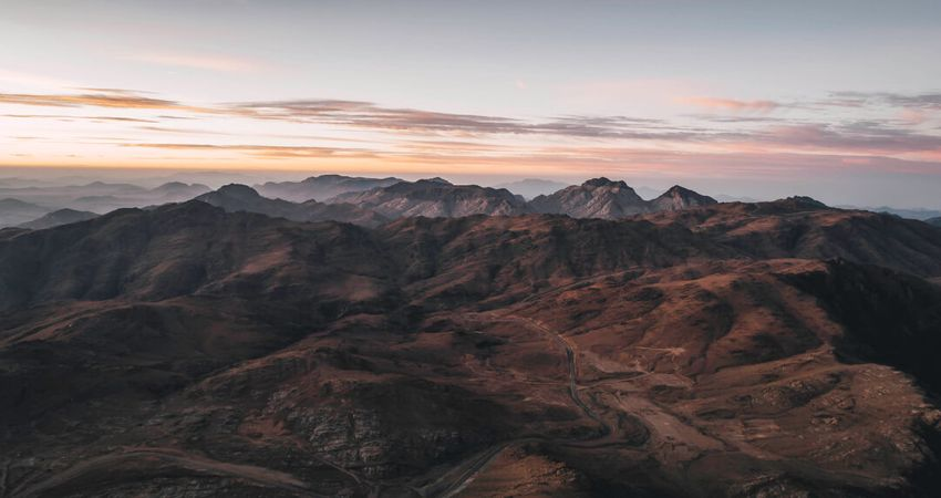 The beautiful and vast Jebel AL-Lawz in Tabuk, Saudi Arabia - (Credits zamzam.com)