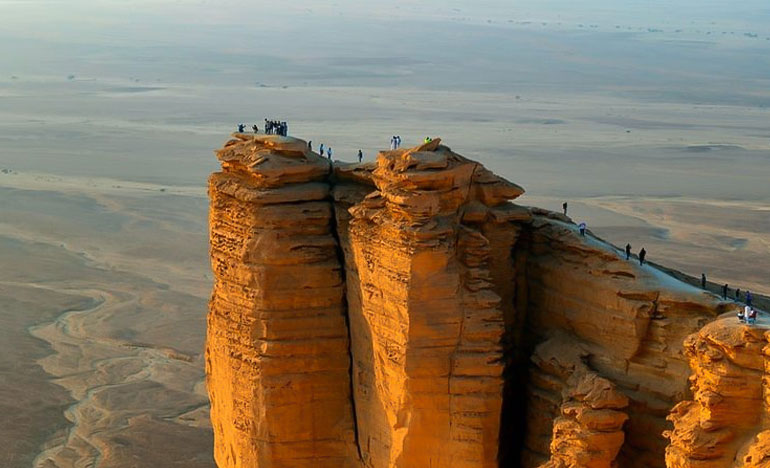 Edge of the world in Riyadh, Saudi Arabia - (Credits Desert Safari Riyadh)