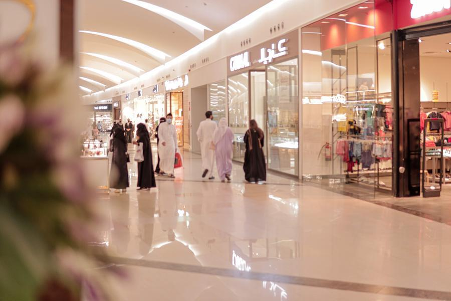 People walking through the aisles of Mall of Dhehran - (Credits ZAWYA)