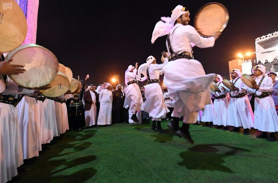 Men performing traditional Saudi dance, Samri - (Credits ARAB NEWS)