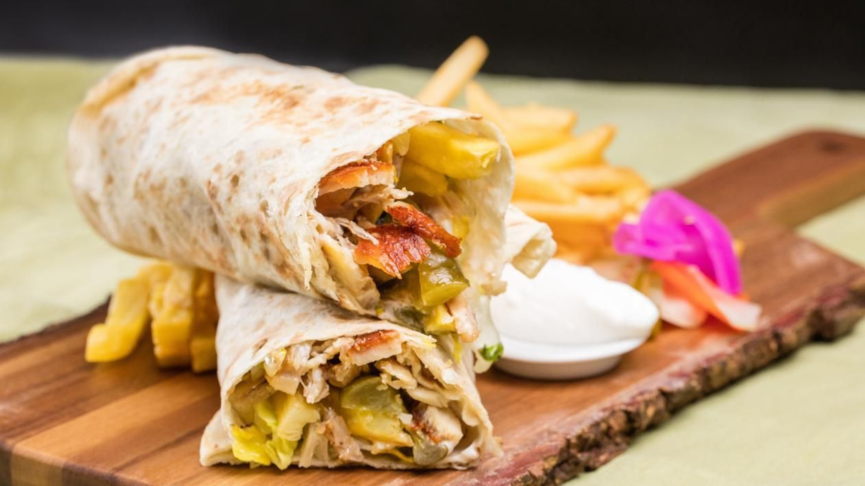 Best fast food in Saudi Arabia, Chicken shawarma wrap from Mama Noura in Riyadh - (Credits Pinterest)