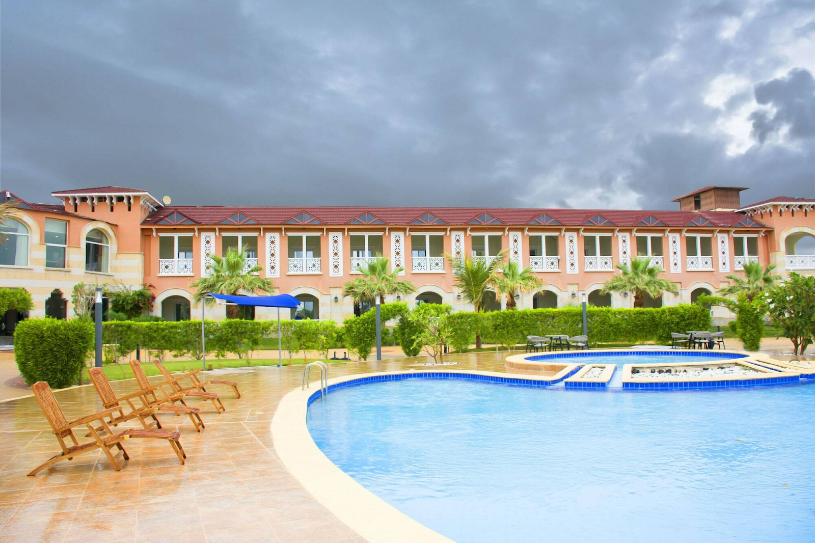 Recliners by a large pool at one of the best resorts in Saudi Arabia, Radisson Blu Resort - (Credits Saudi Arabia)