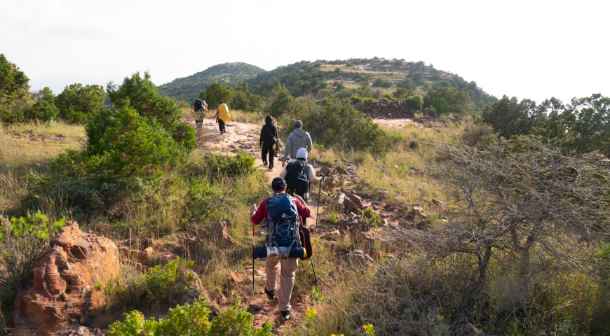 People hiking through mountains in Aseer - (Credits 365 Adventures)