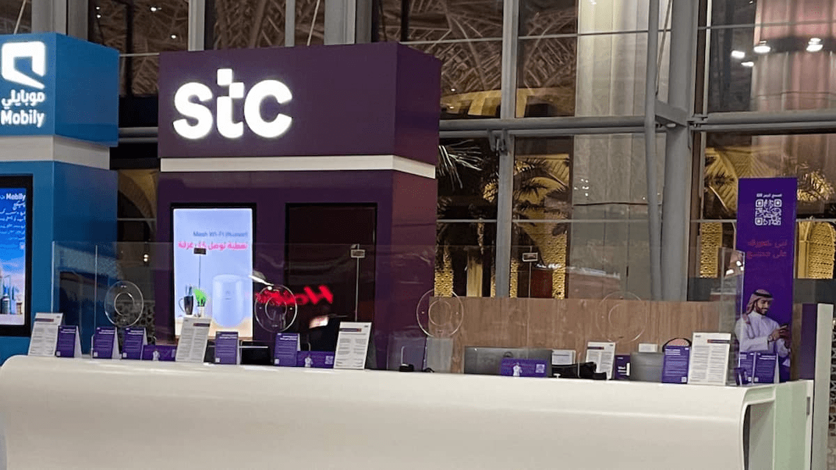 Kiosks at Saudi airport to buy SIM cards in Saudi Arabia as a tourist - (Credits Saudi Arabia eSIM)