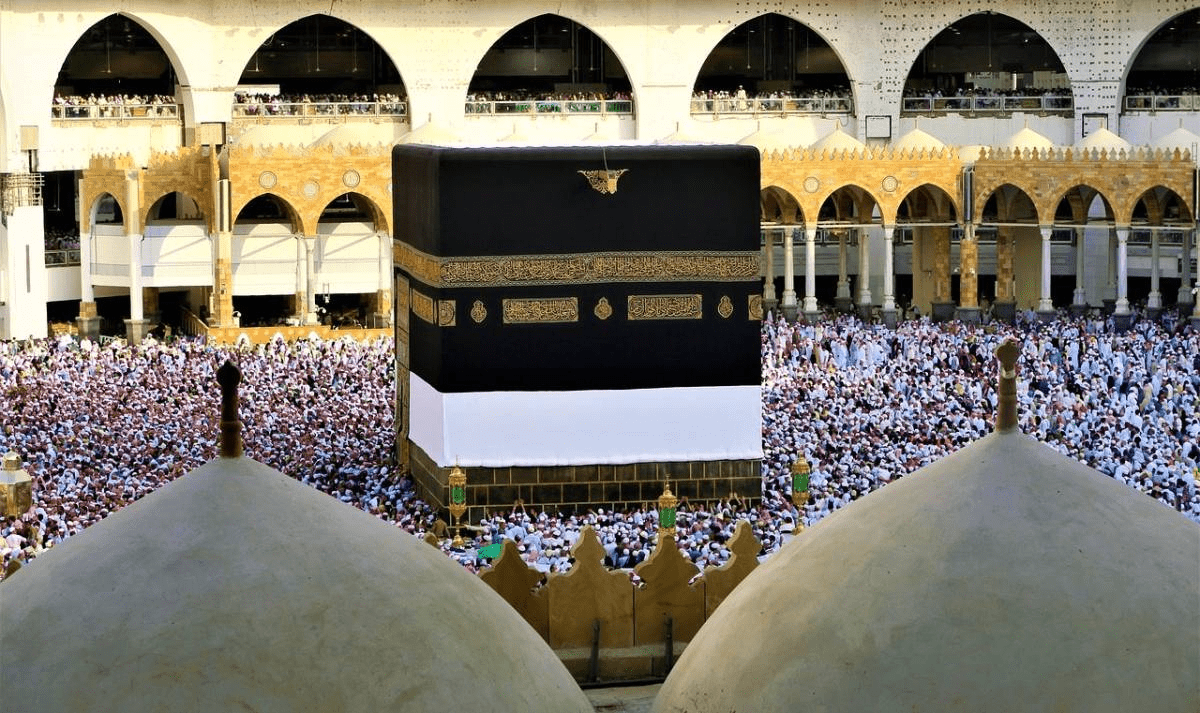 Pilgrims performing Hajj in Saudi Arabia - (Credits Unsplash)