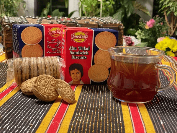 Delicious and nostalgic Saudi snack, Abu Walad sandwich biscuits served with tea - (Credits Rehat al Yemen/Facebook)