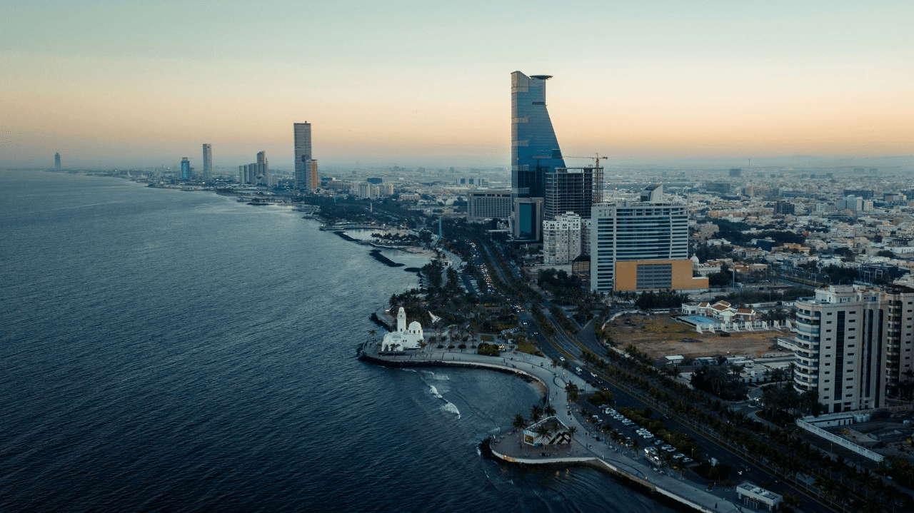 The climate in Jeddah offers a unique combination of sun, sand, and sea, making it a desirable destination for those looking to live and work in an exotic location. – (Credits: VisitSaudi)