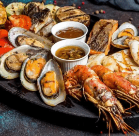 Seafood, Souks, Flavors & Saudi Stories –  A Foodie’s Guide on What to Eat in Jeddah!
