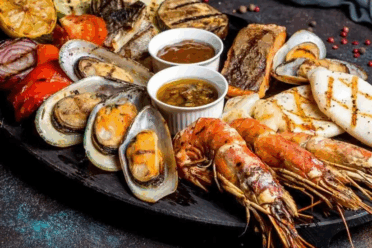 Seafood, Souks, Flavors & Saudi Stories –  A Foodie’s Guide on What to Eat in Jeddah!