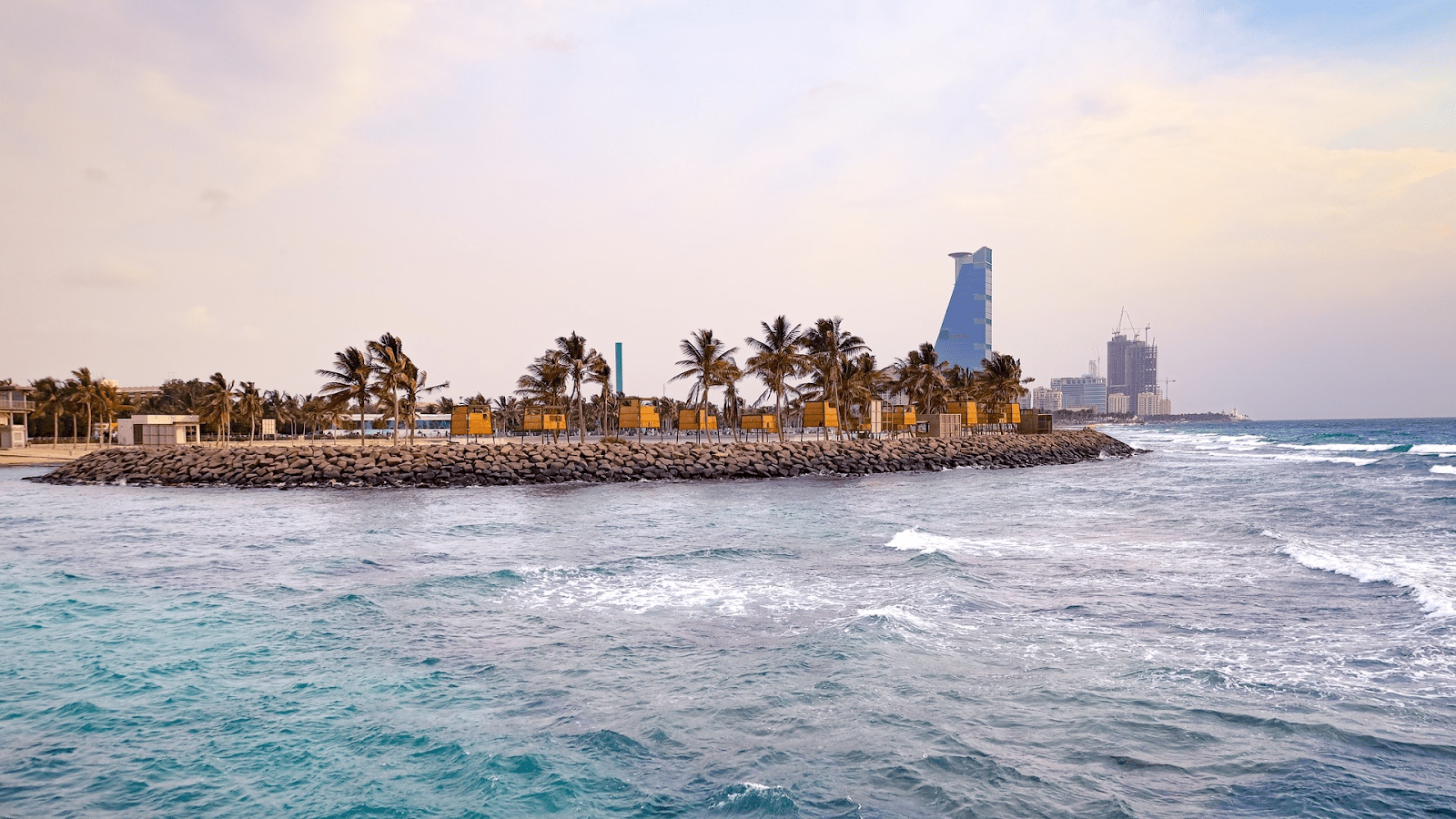 A view of the coastline of Jeddah, a perfect spot for vacation in Saudi Arabia - (Credits Umrah Blog - Umrahme)